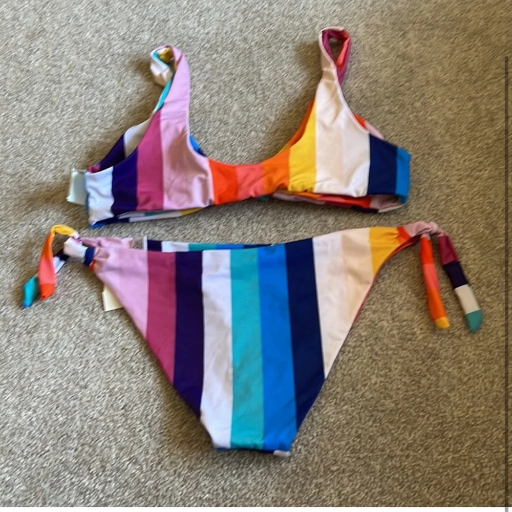 Bikini - Picture 2 of 2